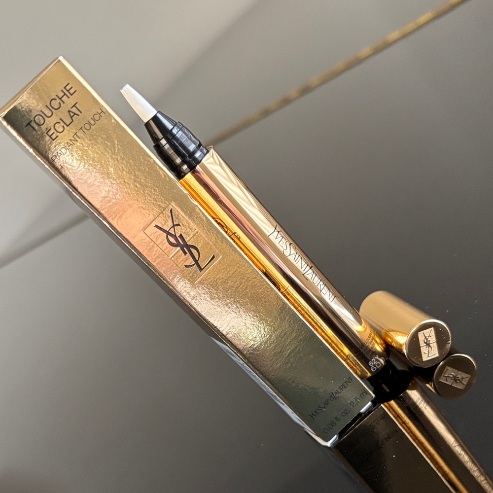 ✨Yves Saint Laurent Radiant Touch Illuminator & Corrector Luminous Ivory #2✨ - Picture 2 of 6